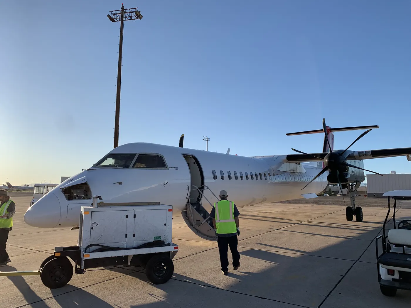 A PW150-powered Dash 8-400 on the ramp in Tucson, Arizona
